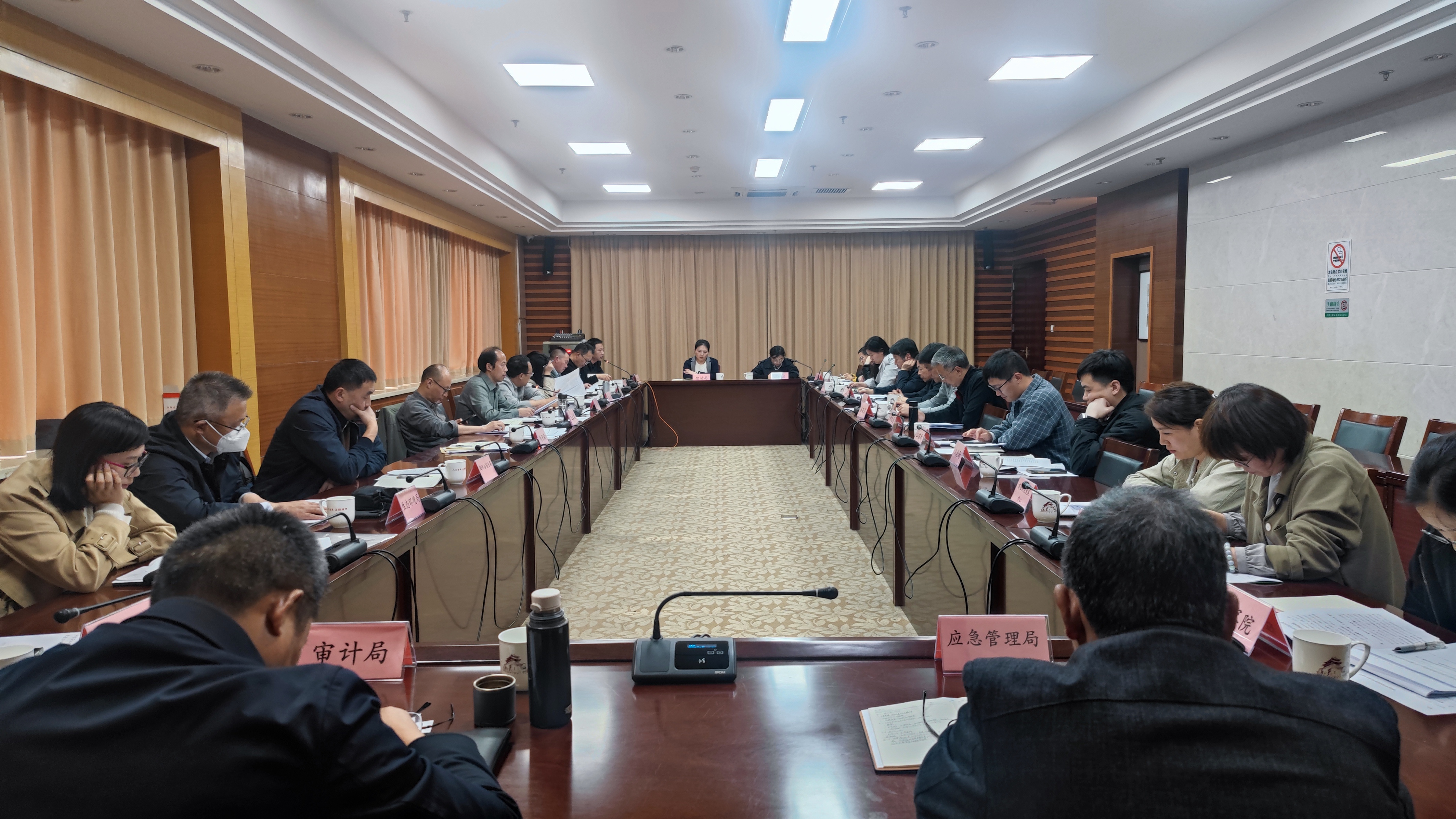区营商办召开部分单位营商环境创新工作座谈会.jpg