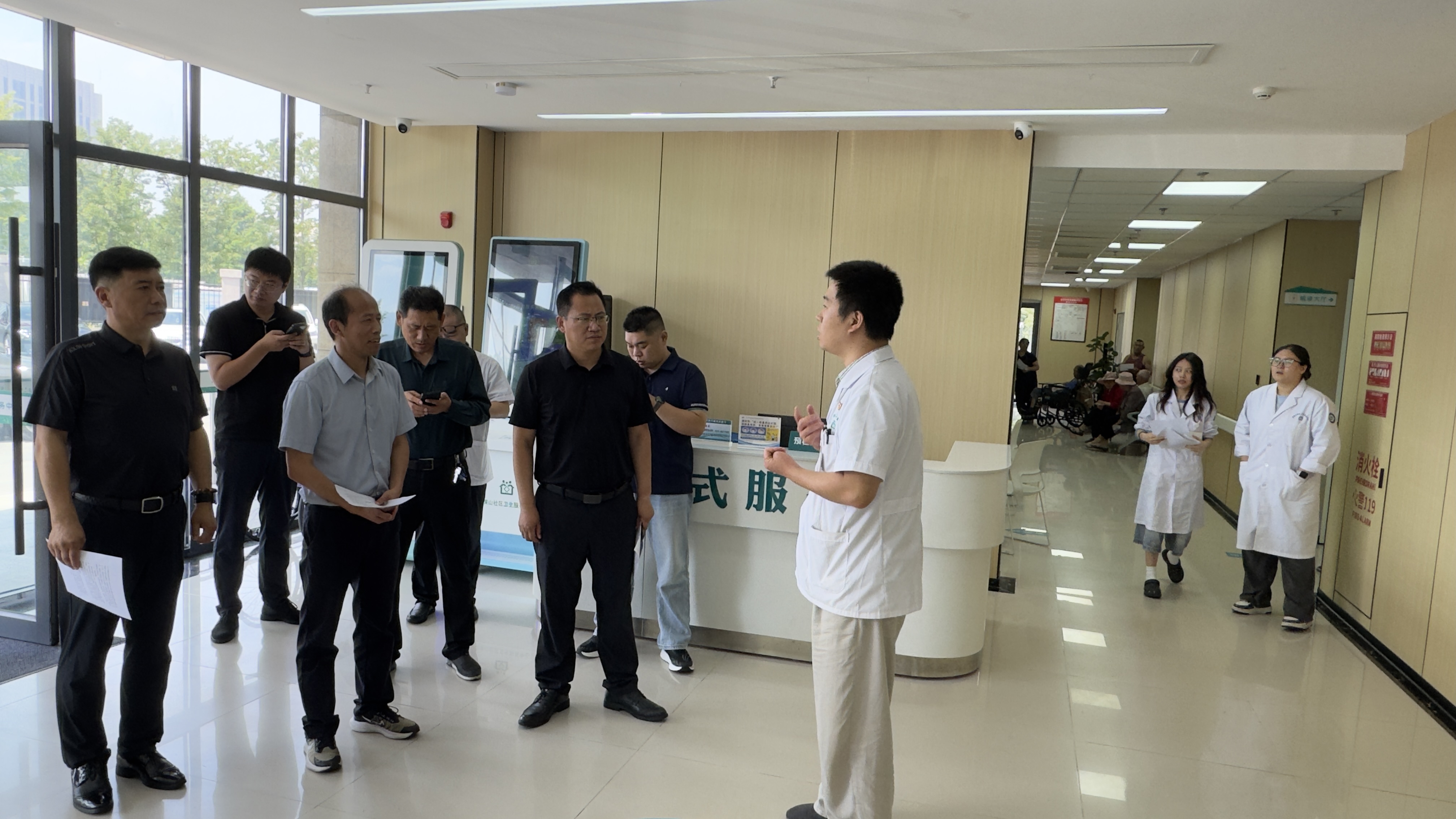 连云港市营商办走访调研花果山社区卫生服务中心.jpg