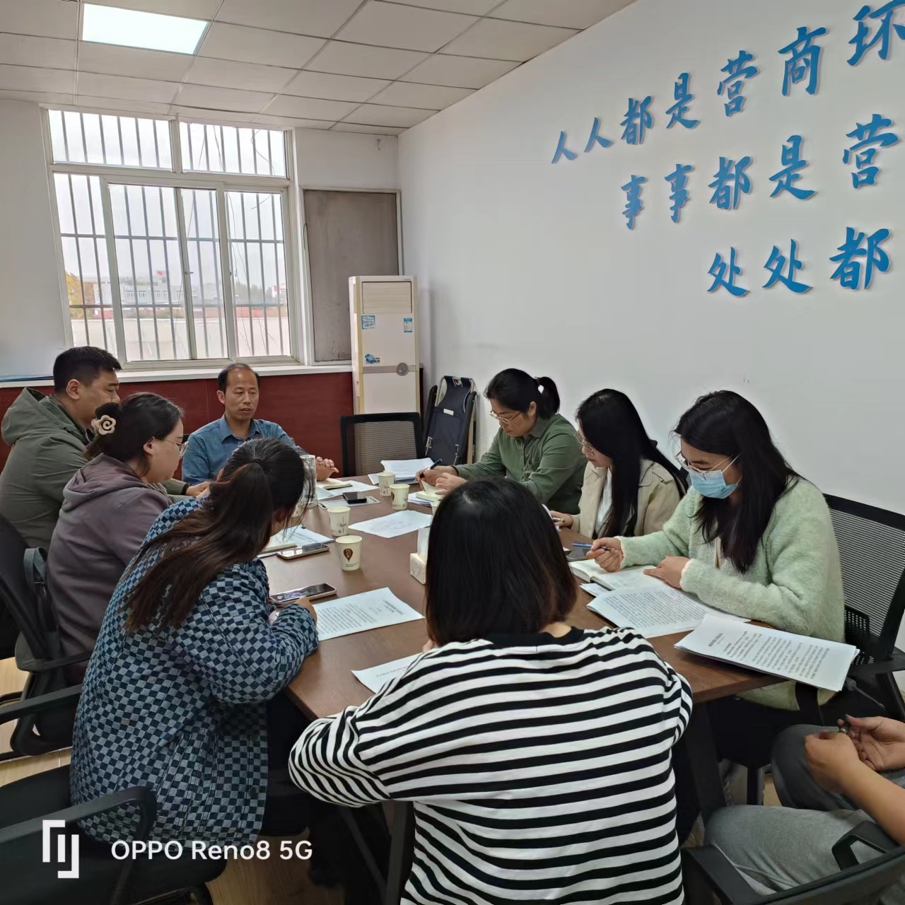 区营商办召开各工作组调度会.jpg
