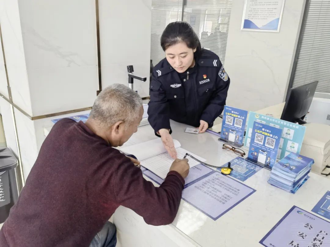 海州：“一扇窗”打造政务“便利店”.jpg